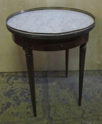 Table bouillotte ton acajou,plateau en marbre...
