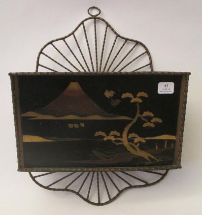 Jardinière d'applique en métal imitant le...