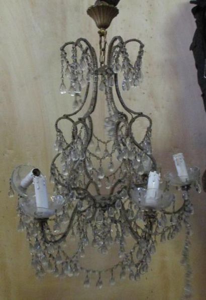 Lustre cage en métal et guirlandes de pampilles...