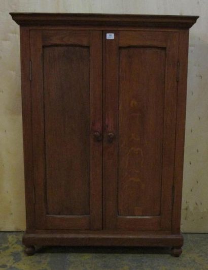 Petite armoire de poupée basse en bois naturel...