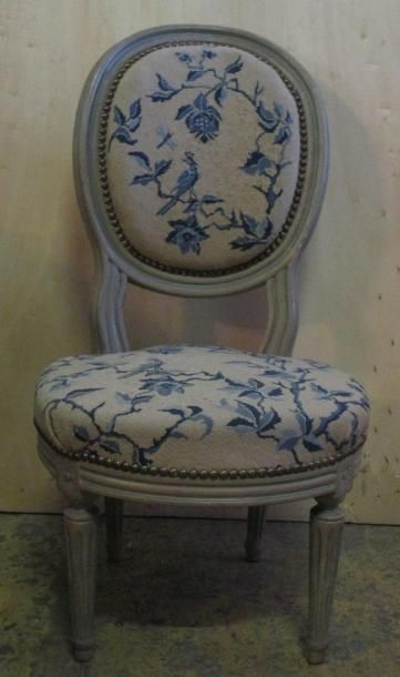 Chaise cabriolet en bois laqué, Epoque Louis...