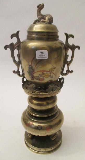 Brûle-parfum en bronze à deux anses, Chine?...