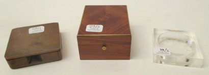 Trois portes montres en bois, bois de placage,...
