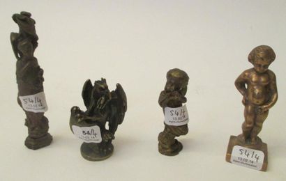 Lot de quatre petites sculptures en bronze...