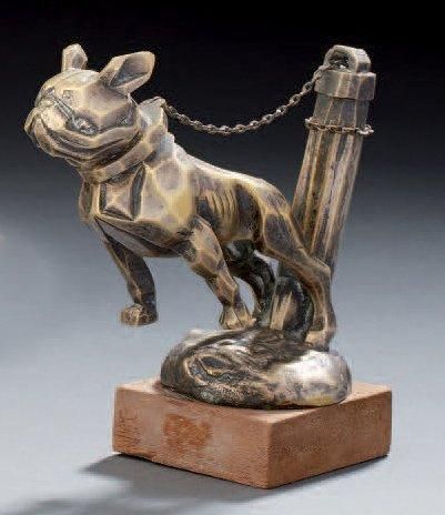 «Bouledogue à la chaine» estampillé GE et...