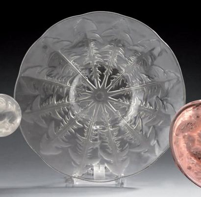RENE LALIQUE (1860-1945)
Assiette «Pissenlit...