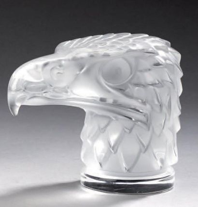 CRISTAL LALIQUE
«Tête d'aigle». Presse-papier...