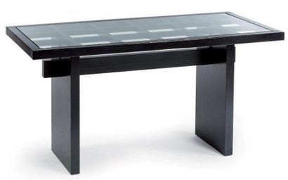 TRAVAIL CONTEMPORAIN Deux tables de salle...