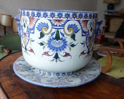 cache pot et plat en faïence à décor rouenais...