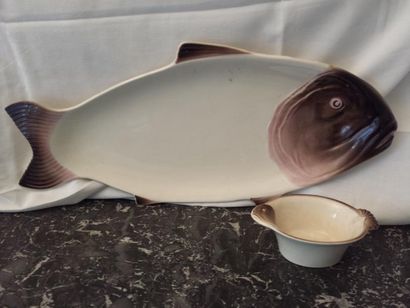 Plat à poisson et saucière en faîence LONGWY...