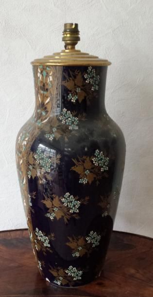 Pied de lampe en faïence bleue GIEN (éclat)...