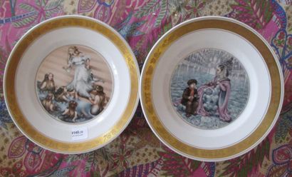 Série de douze assiettes décoratives en porcelaine...