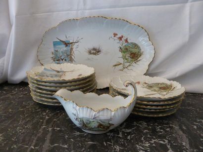 Partie de service de table en porcelaine...