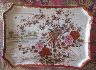 JAPON
Plateau octogonal en porcelaine à décor...
