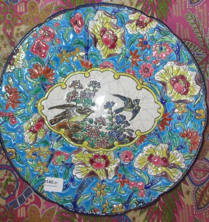 Assiette à décor écaillé d'oiseaux. D: 2...