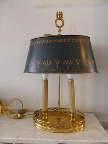 Lampe bouillotte en métal doré, abat jour...