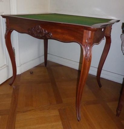Table à jeux en placage d'acajou, Louis Philippe...