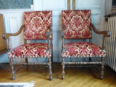 Paire de fauteuils en bois naturel accoudoirs...