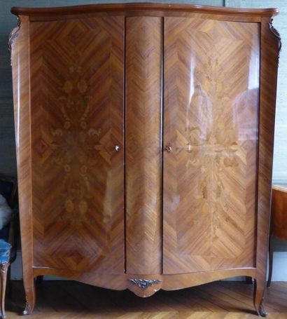 Armoire-penderie en bois de placage marqueté...