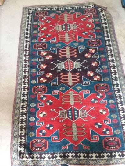 Tapis caucasse à décor géométrique 202x118...