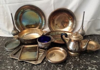 Lot en métal argenté: plats, sucrier, ca...