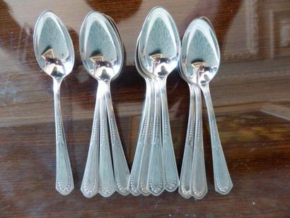 Onze cuillères à café en métal à décors de...
