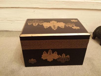 Boite rectangulaire en laque du Japon (petit...