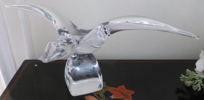 Sculpture en cristal représentant un oiseau....