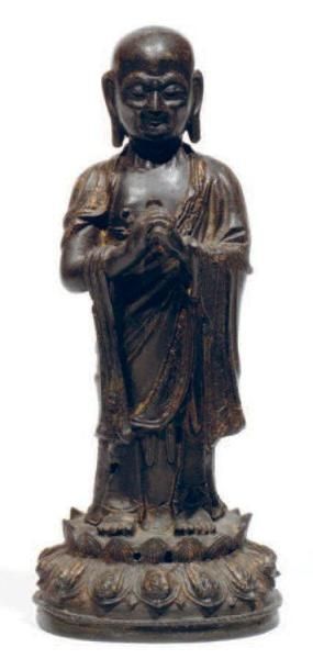 Statuette en bronze anciennement laquée et...