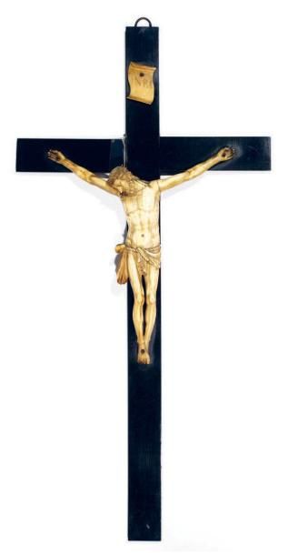 Christ en ivoire sculpté. XVIIIe siècle....
