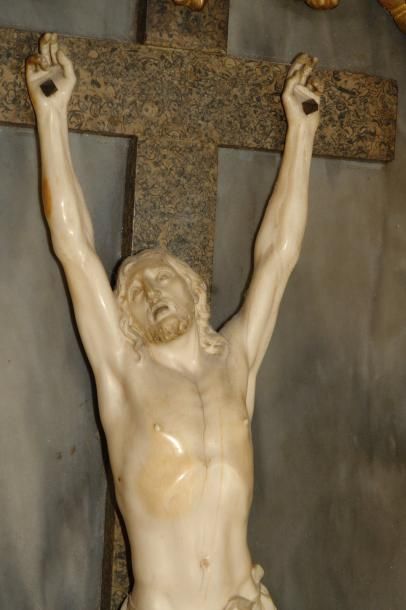 Très beau Christ janséniste en ivoire sculpté...