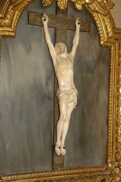 Très beau Christ janséniste en ivoire sculpté...
