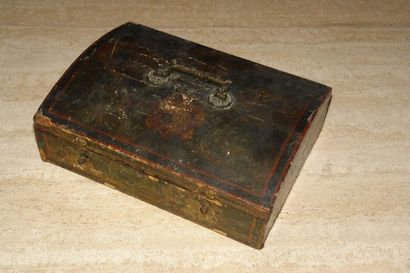 Coffret en bois laqué marbré vert dans des...