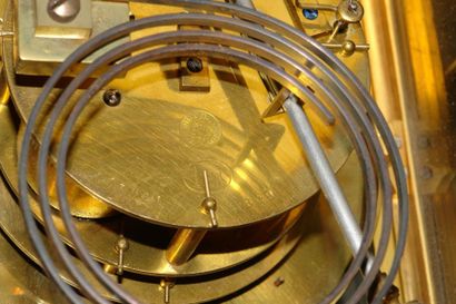 Pendule cage en bronze doré, le cadran émaillé...