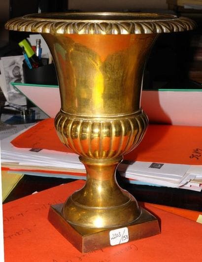 Paire de vase Medicis en bronze anciennement...