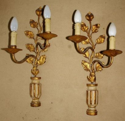 Paire d'appliques à deux bras de lumière,...