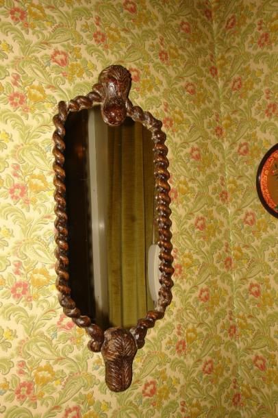 Petit miroir étroit de forme oblongue, en...