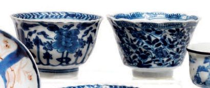 Deux sorbets en porcelaine bleu/blanc à décor...