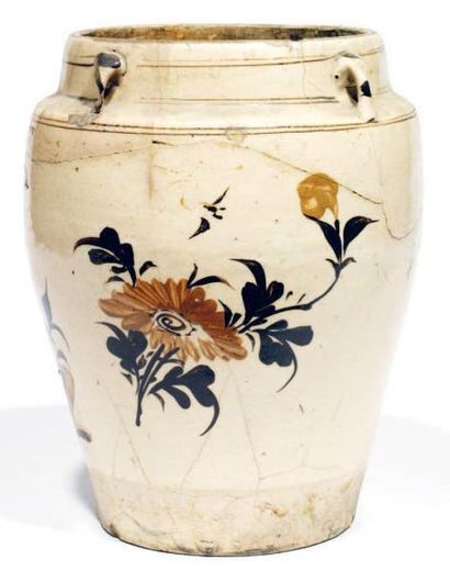 Pot en céramique et émail crème à décor en...
