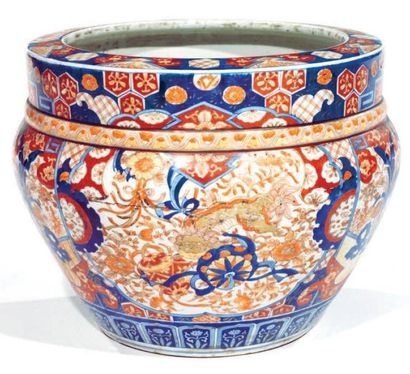 JAPON
Important cache-Pot de forme pansue...