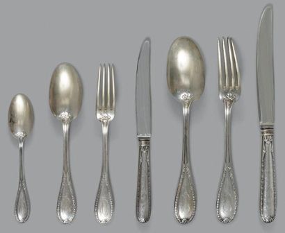 Ensemble de couverts en argent, modèle feuillagé,...
