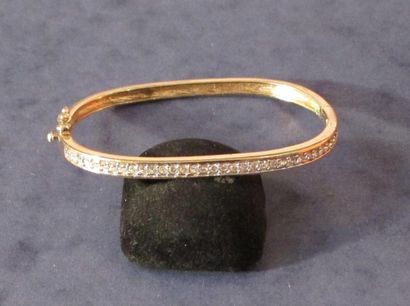 Bracelet rigide en métal jaune sertie de...