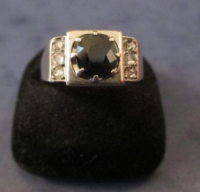 Bague en or gris 18K et platine, ornée d'un...