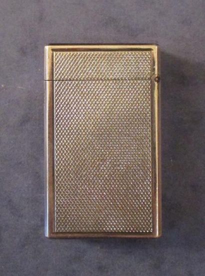 Briquet DUPONT en métal guilloché
