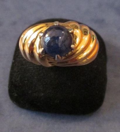 Bague en or jaune 18K, à décor de godrons...