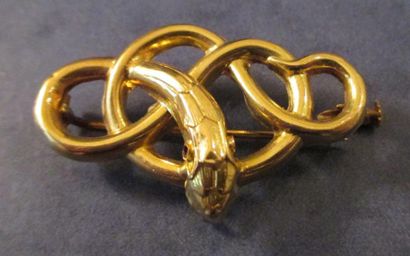 Une broche or 18 K poids: 2.4 gr
