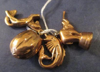 Quatre pendentifs en or 18 k poids:16.8 ...