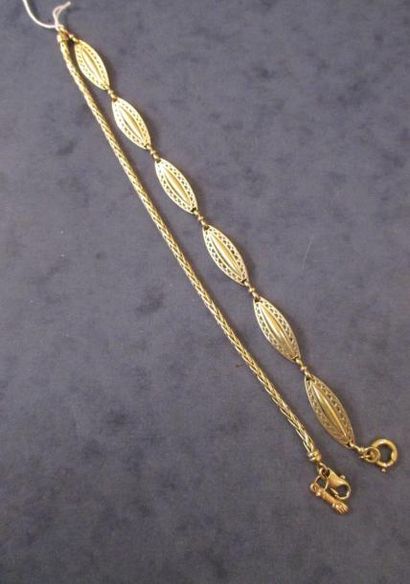 Deux bracelets en or jaune 18K, pds: 16,2...