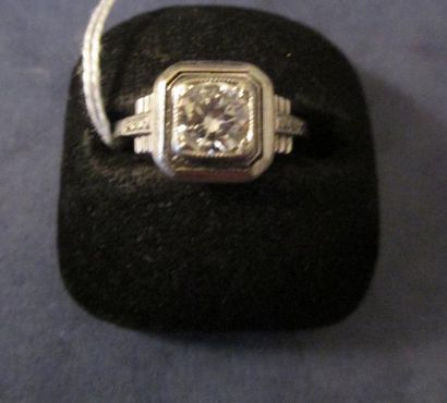 Bague en platine sertie d'un diamant taille...