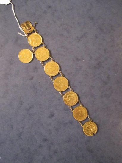 Bracelet à maillons et pendentif formé de...